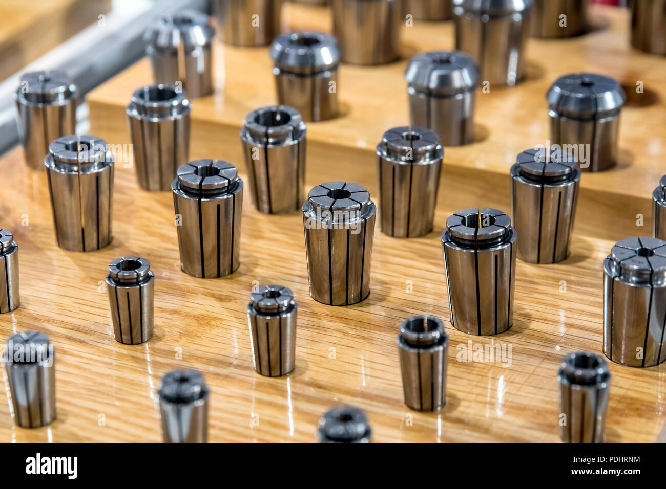 Spannzange Hintergrund, Vielfalt der Metallverarbeitung Spannzangen Ersatzteile Stockfoto