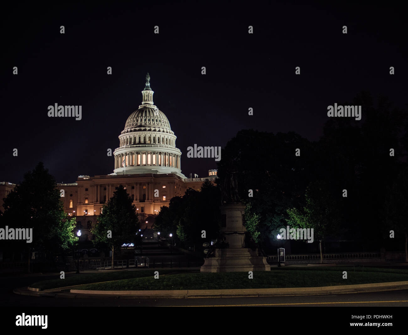 United States Capitol Building bei Nacht Stockfoto