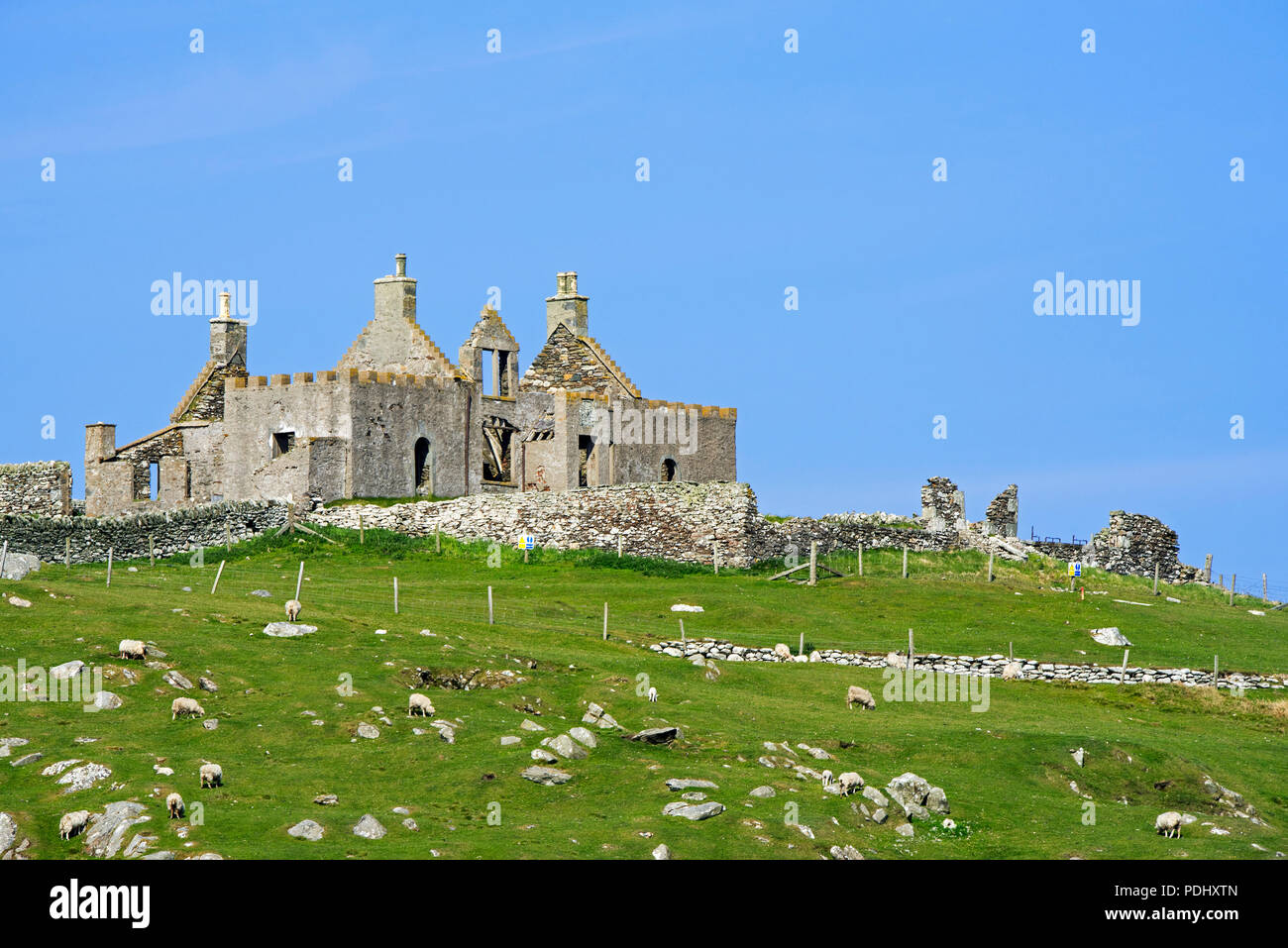 Ruine der aus dem 18. Jahrhundert, die meisten Windhouse haunted House in Shetland, Yell, Shetland Inseln, Schottland, Großbritannien Stockfoto