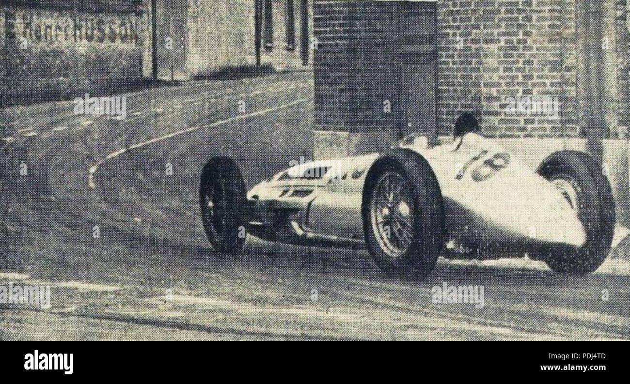 372 Von Brauchitsch à l'entrée du Virage de Gueux, à-Angle Droit au Circuit de Reims (Grand Prix de l'ACF 1939) Stockfoto