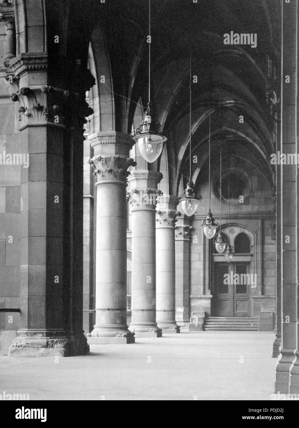 7 ein Parlament Duna felőli árkádsora. Fortepan 4710 Stockfoto