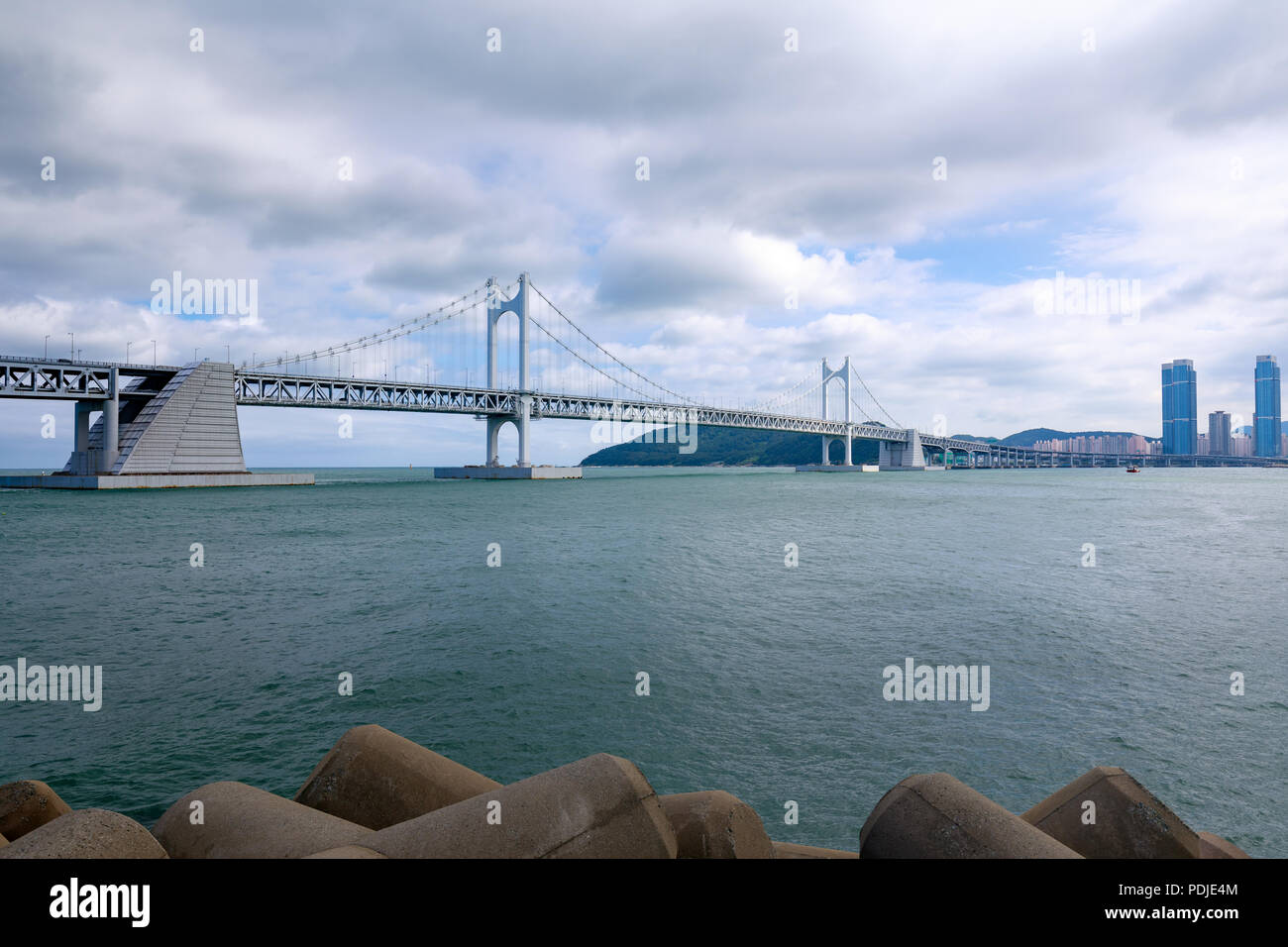 Brücke an gwangan Gwangalli Strand in Busan, Südkorea Stockfoto