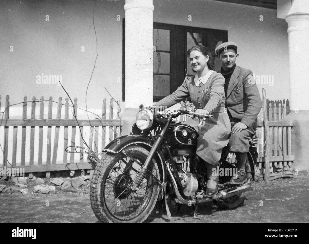 2 BMW R 23 típusú motorkerékpár. Fortepan 4931 Stockfoto
