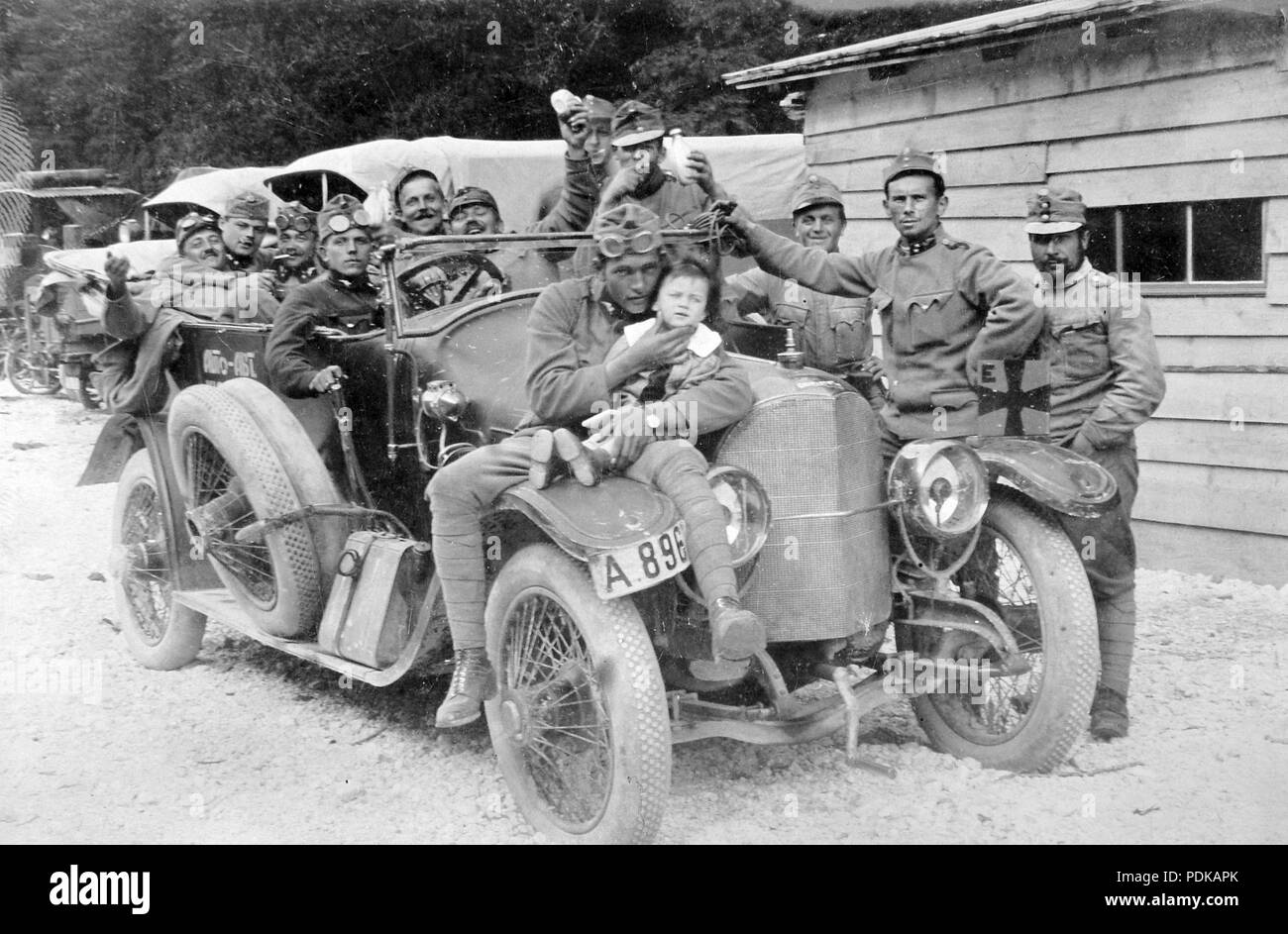 130 Erster Weltkrieg, Gräf & Amp; Stift-Marke;, Soldat, Uniform, Kid, Holzhaus, Automobil, Nummernschild Fortepan 4938 Stockfoto