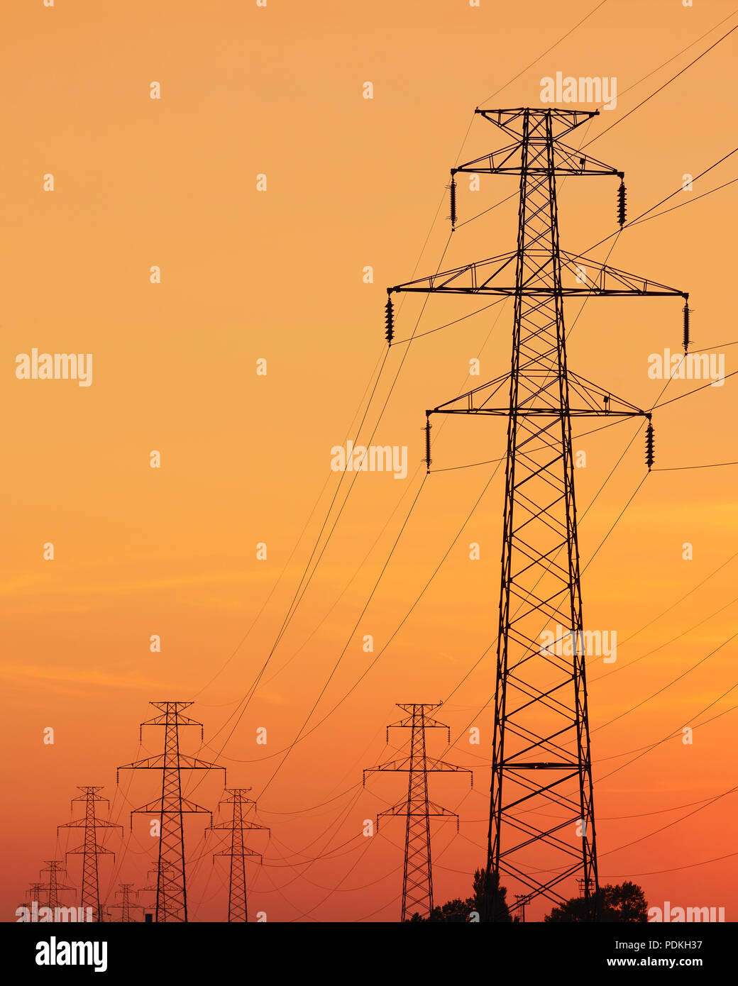 Strom Pylon bei Sonnenuntergang Stockfoto