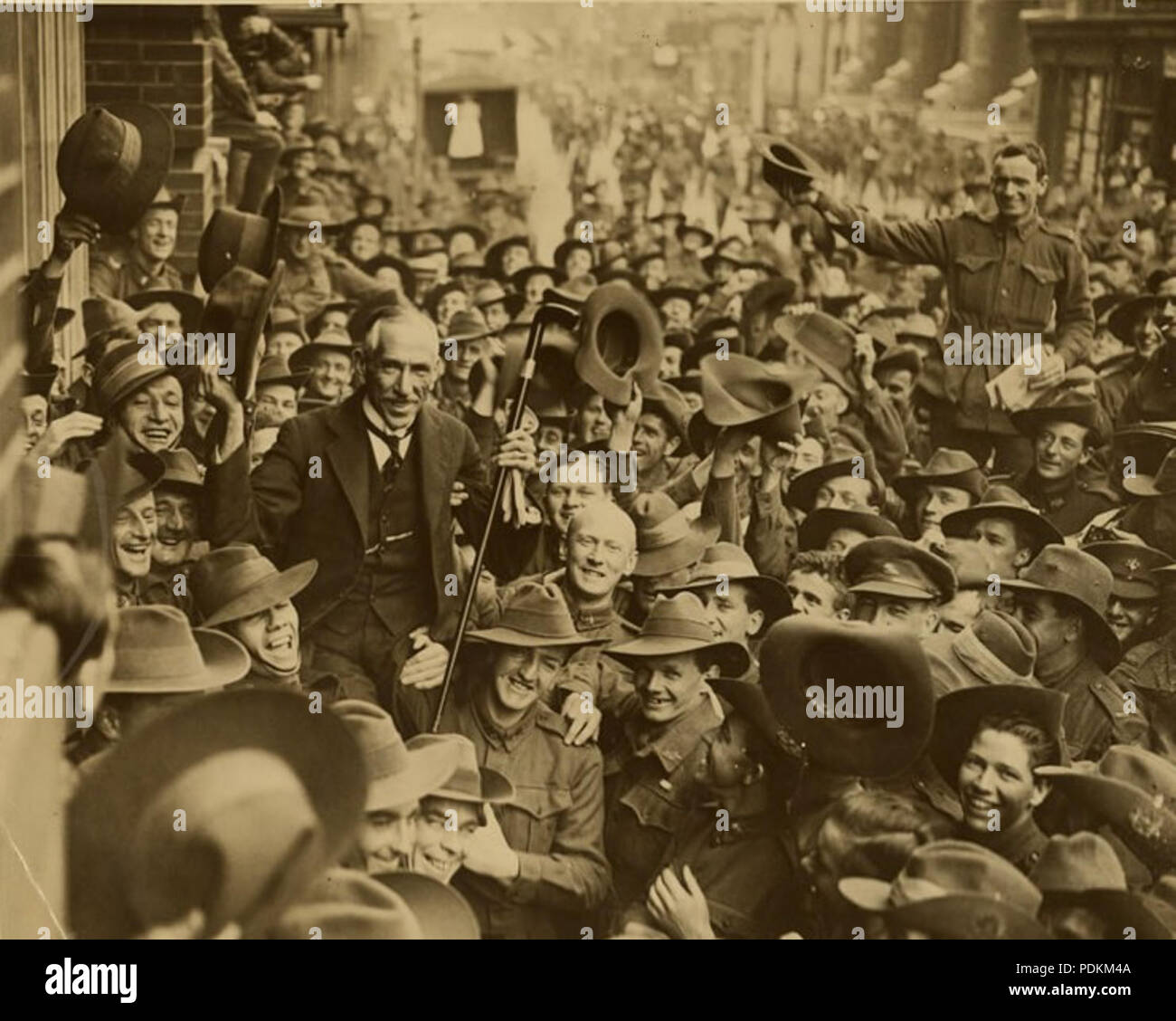 61 Hughes Welcomehome Parispeaceconference Stockfoto