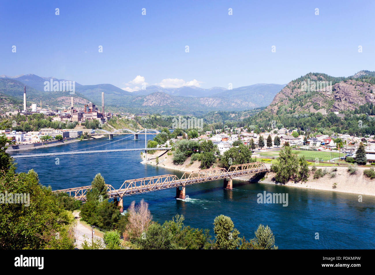 Ansicht der Stadt von Trail und dem Blei und Zink Aluminiumhütte in der West Kootenay, British Columbia, Kanada. Stockfoto