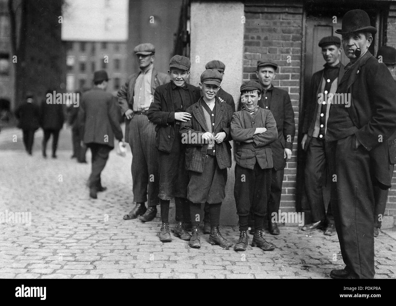 Arbeitnehmer in Merrimac Mühle. Robert, kleinste, 12 Jahre alt, Oktober 1911 Stockfoto