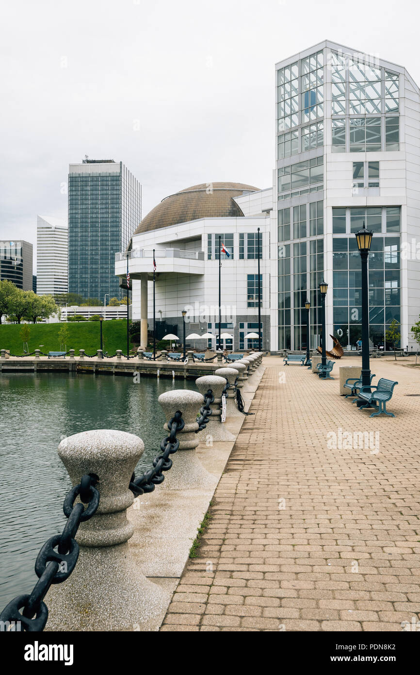 Die Great Lakes Science Center und Hafen Gehweg in Cleveland, Ohio Stockfoto