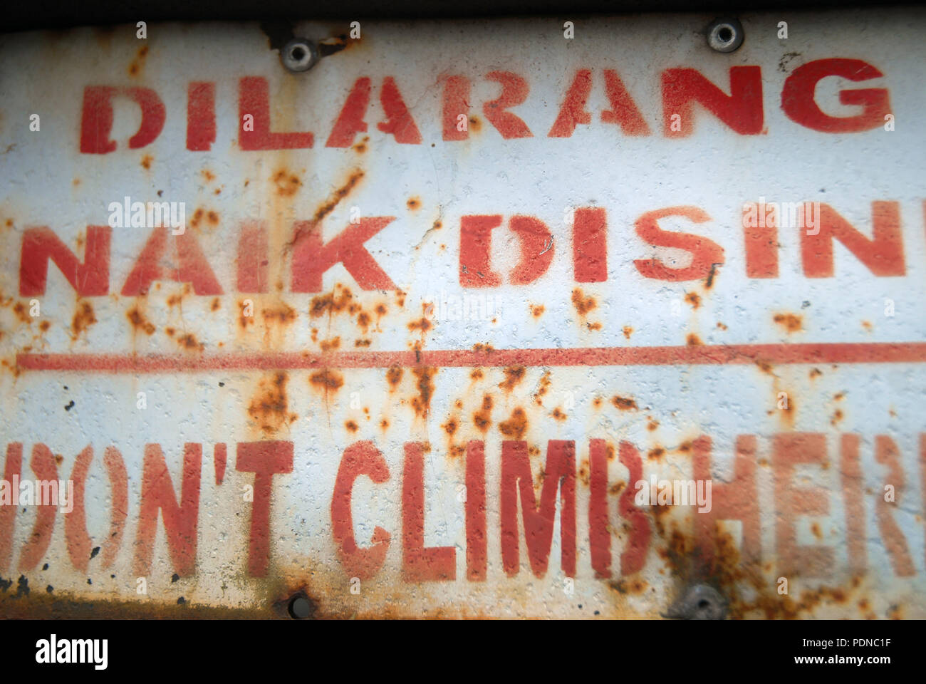 Klettern Sie nicht hier, Prambanan, Sleman Regency, Special Region Yogyakarta, Indonesien. Stockfoto