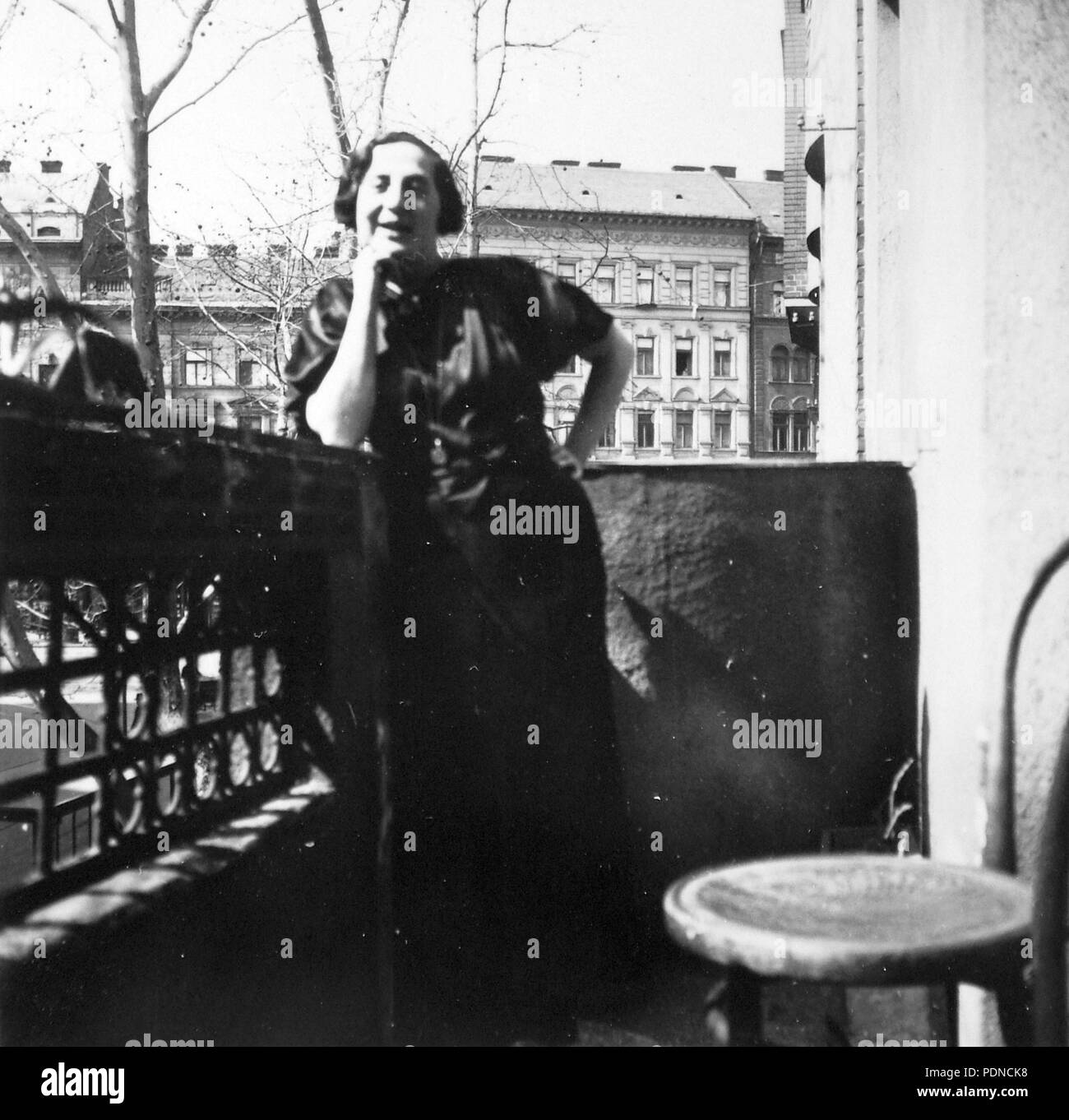 224 Mester utca 4-6 Sz. Ház erkélye, háttérben ein Ferenc körút. Fortepan12008 Stockfoto