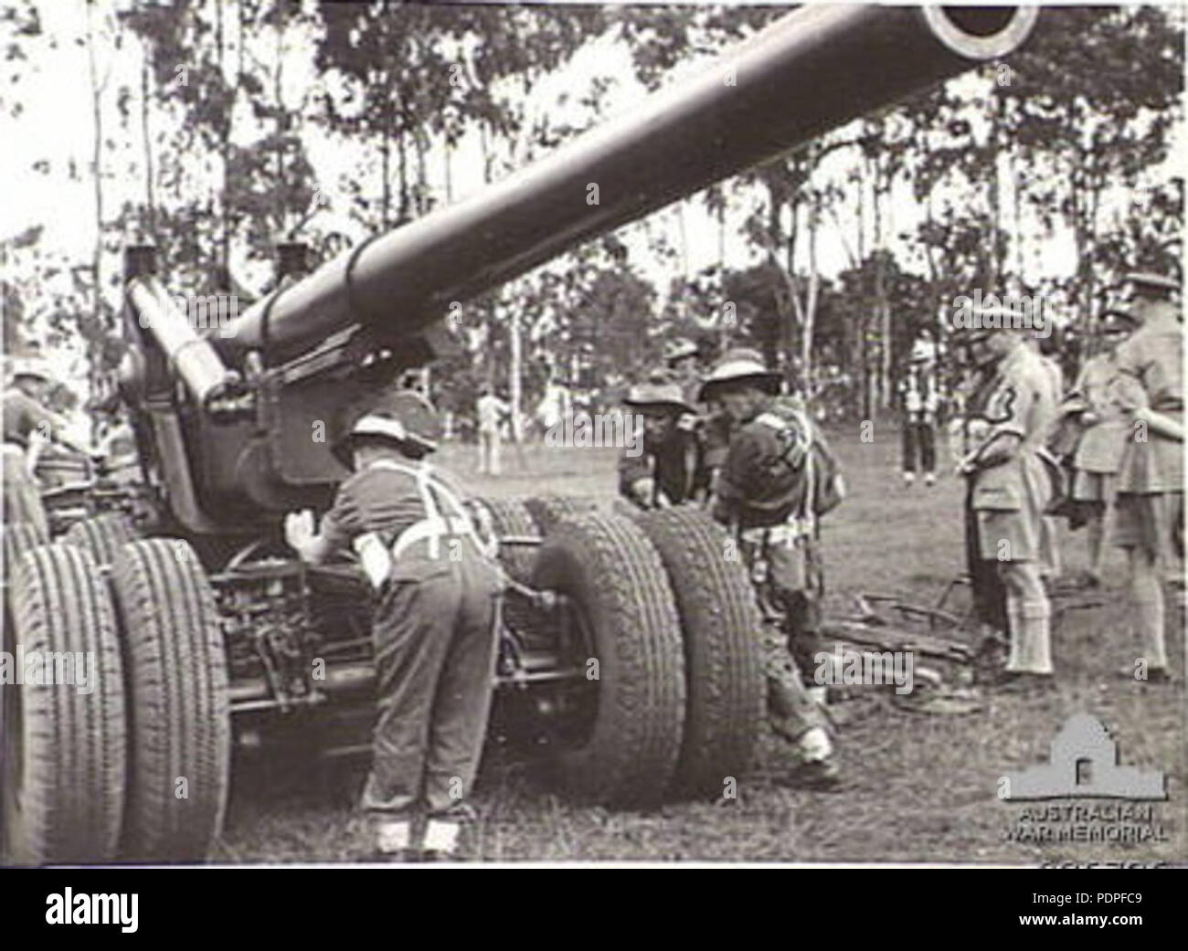 18 Australier Training mit 155-mm-Kanone Queensland Feb 1945 AWM 086726 Stockfoto