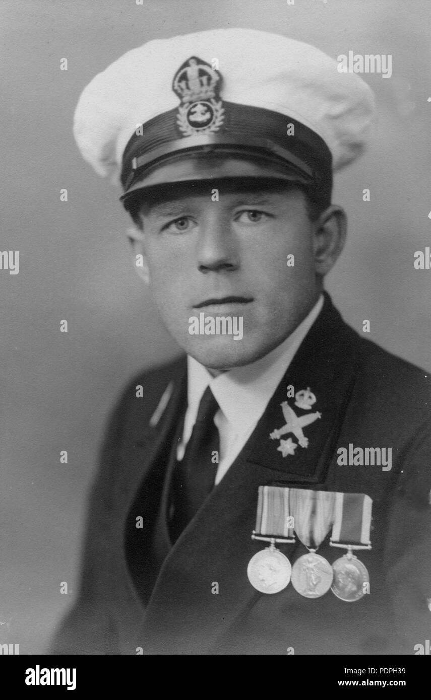 In diesem 1936 Foto: Departement für Verteidigung, Claude Choules posiert für ein Foto als Matrose an HMAS Cerberus in der Nähe von Melbourne, Australien. Choules, die letzte bekannte Combat Veteran des Ersten Weltkriegs, Donnerstag, 5. Mai 2011 starb, in einem Altenheim in der westaustralischen Stadt Perth, seine Familie sagte. Er war 110. (AP Foto/Departement für Verteidigung, HO) REDAKTION VERWENDEN SIE NUR 34 Claude Choules Stockfoto