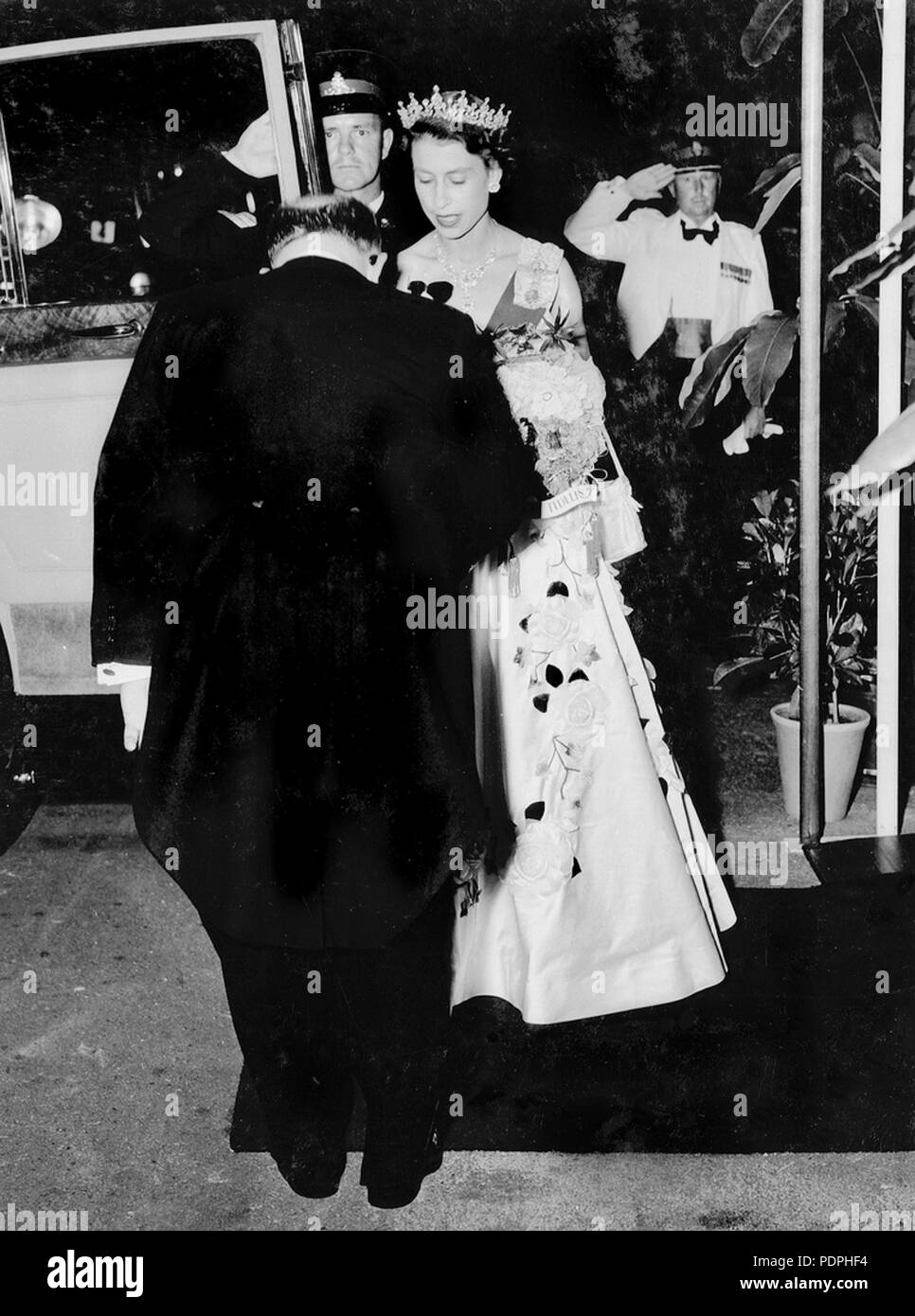 43 Elizabeth II. An der Rezeption anreisen, 1954 Stockfoto