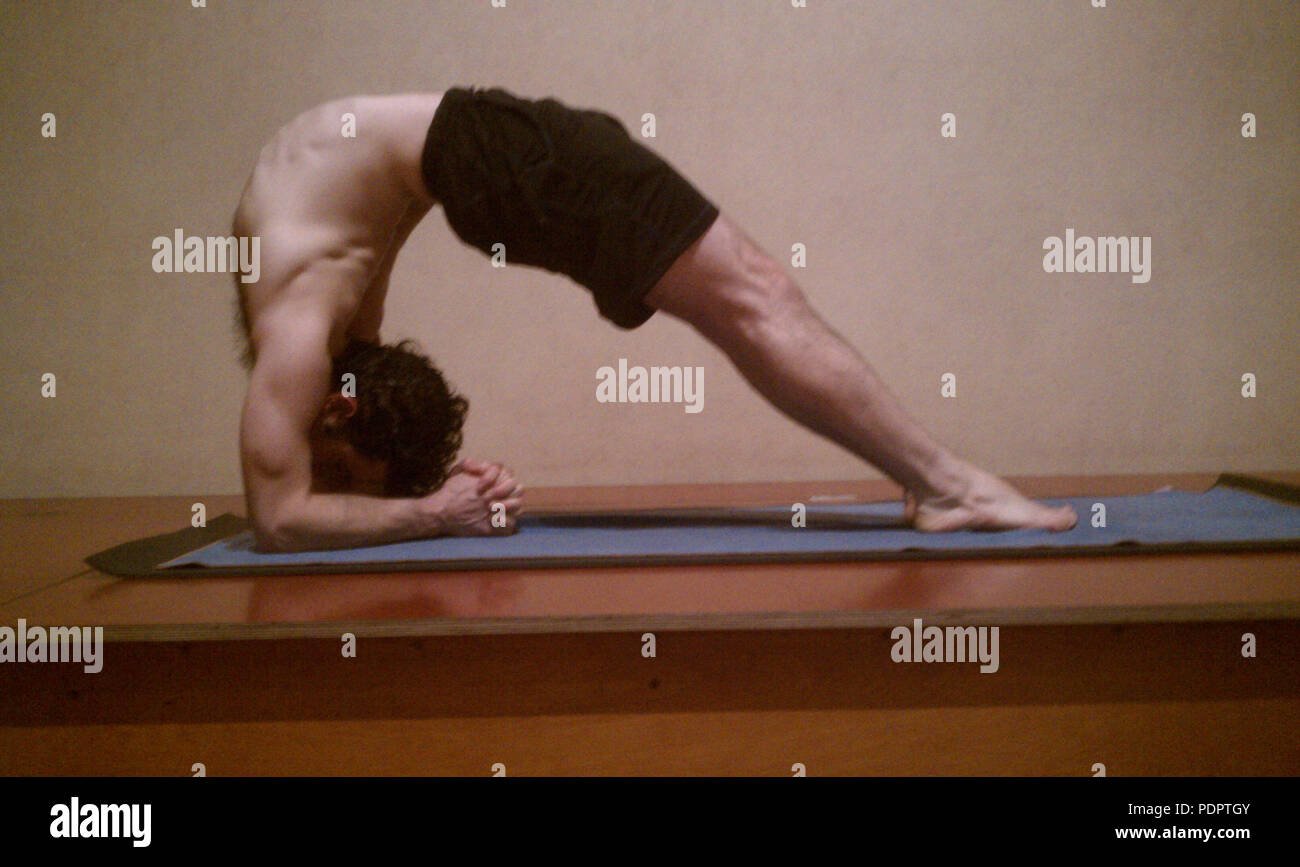 2 Dwi Pada Viparita Dandasana Stockfoto