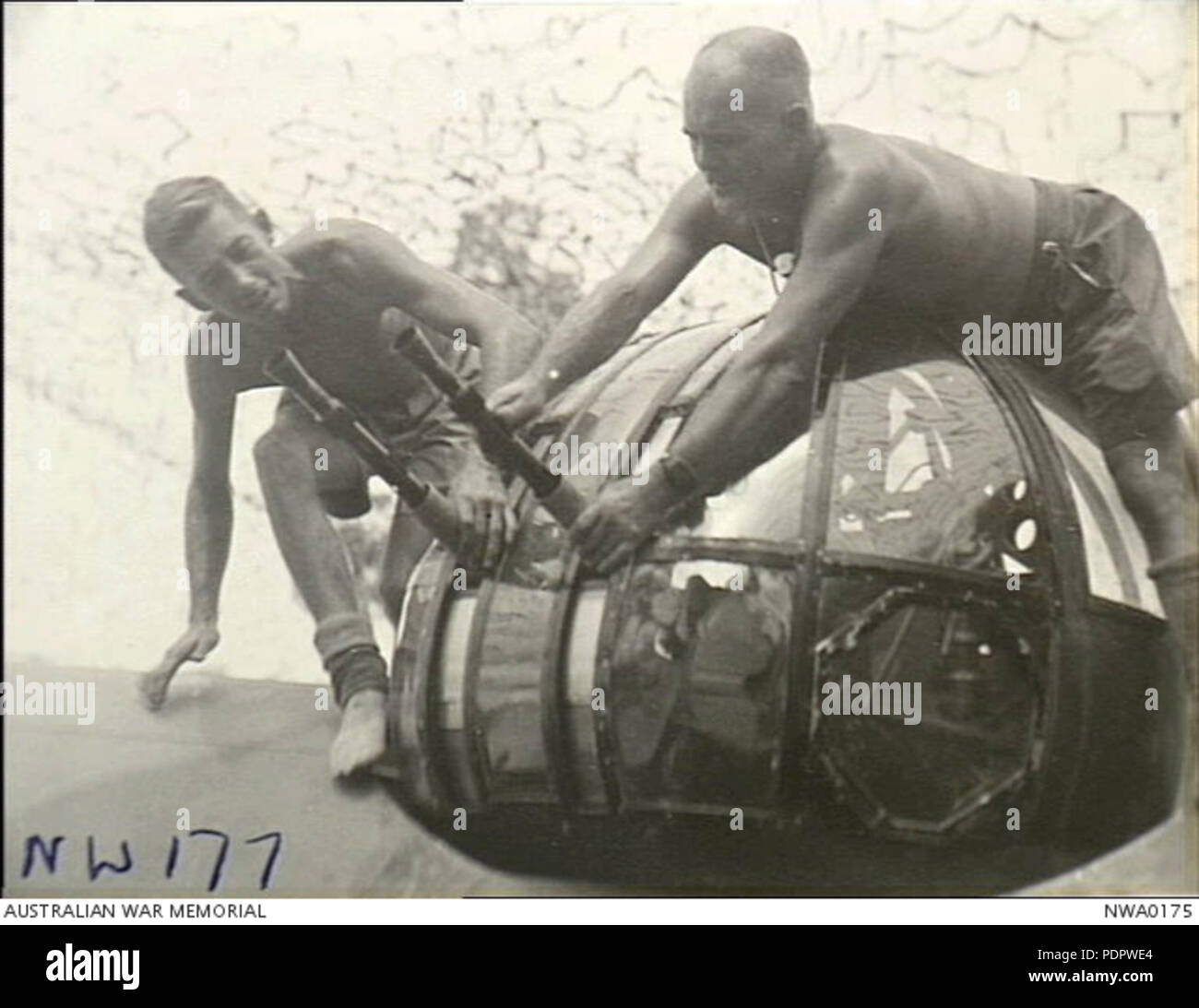 14 Waffenschmieden mit 2 Squadron RAAF Hudson dorsalen Geschützturm AWM NWA 0175 Stockfoto