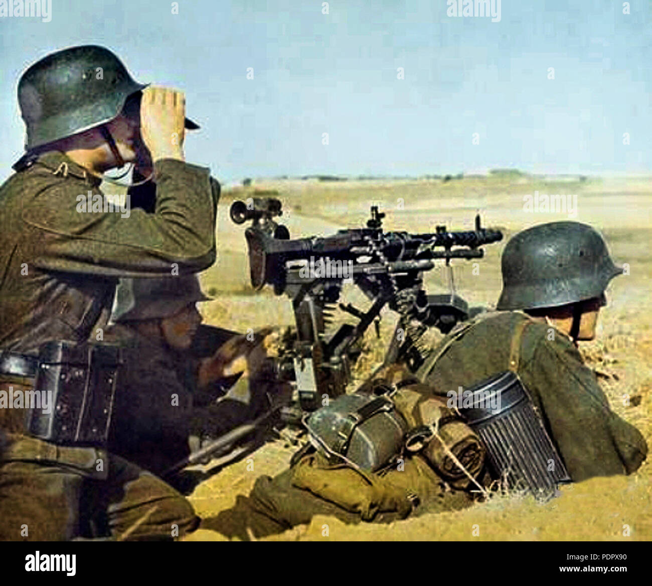 51 deutsche Soldaten mit MG 34 Stockfoto