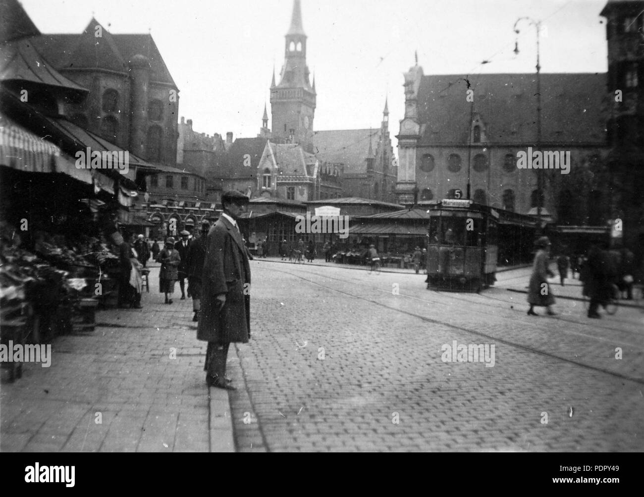 9 Viktualienmarkt. Háttérben a régi városháza tornya. 14251 Fortepan Stockfoto