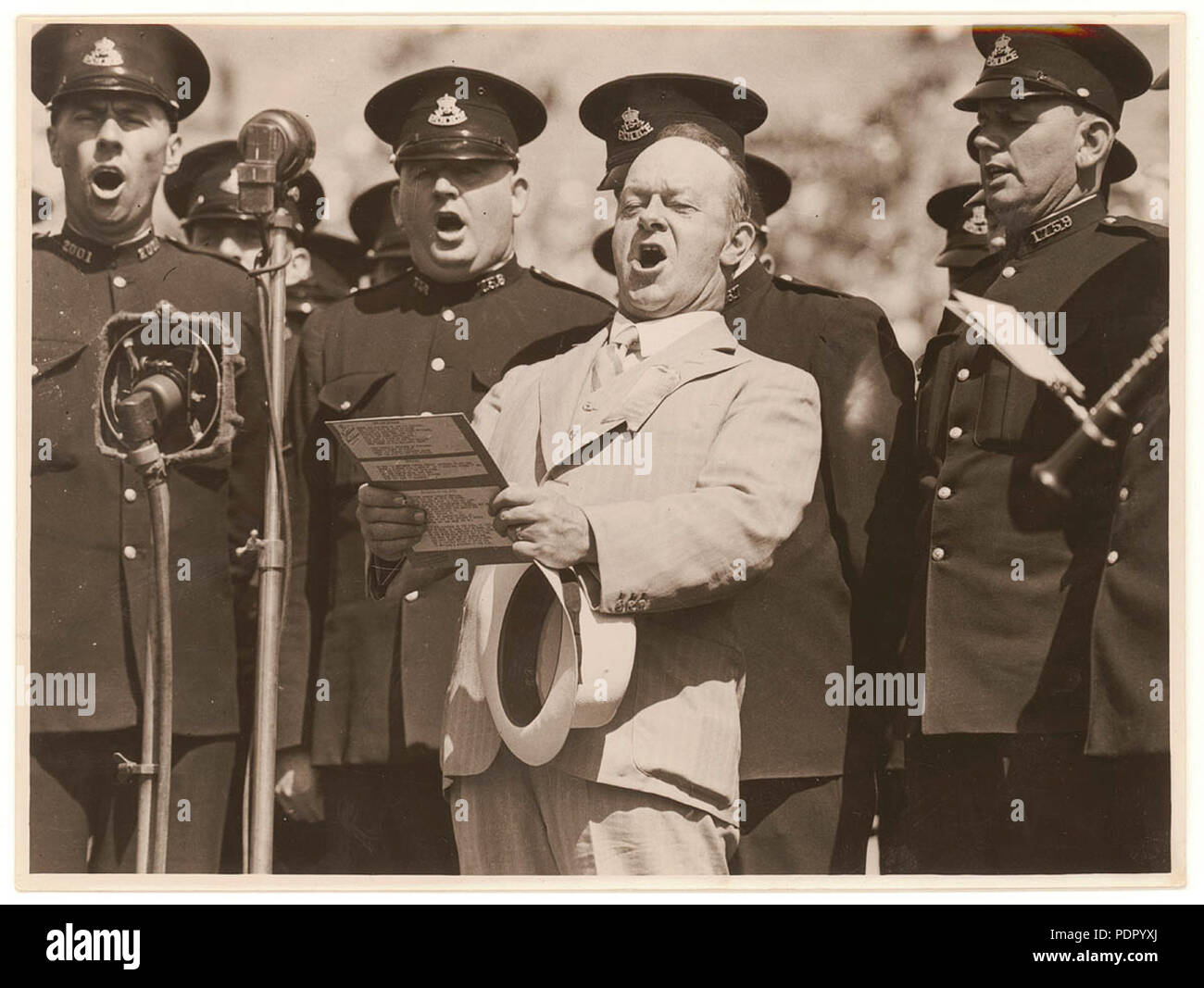 38 Peter Dawson singen mit New South Wales Polizei, Sam 30er Haube Stockfoto