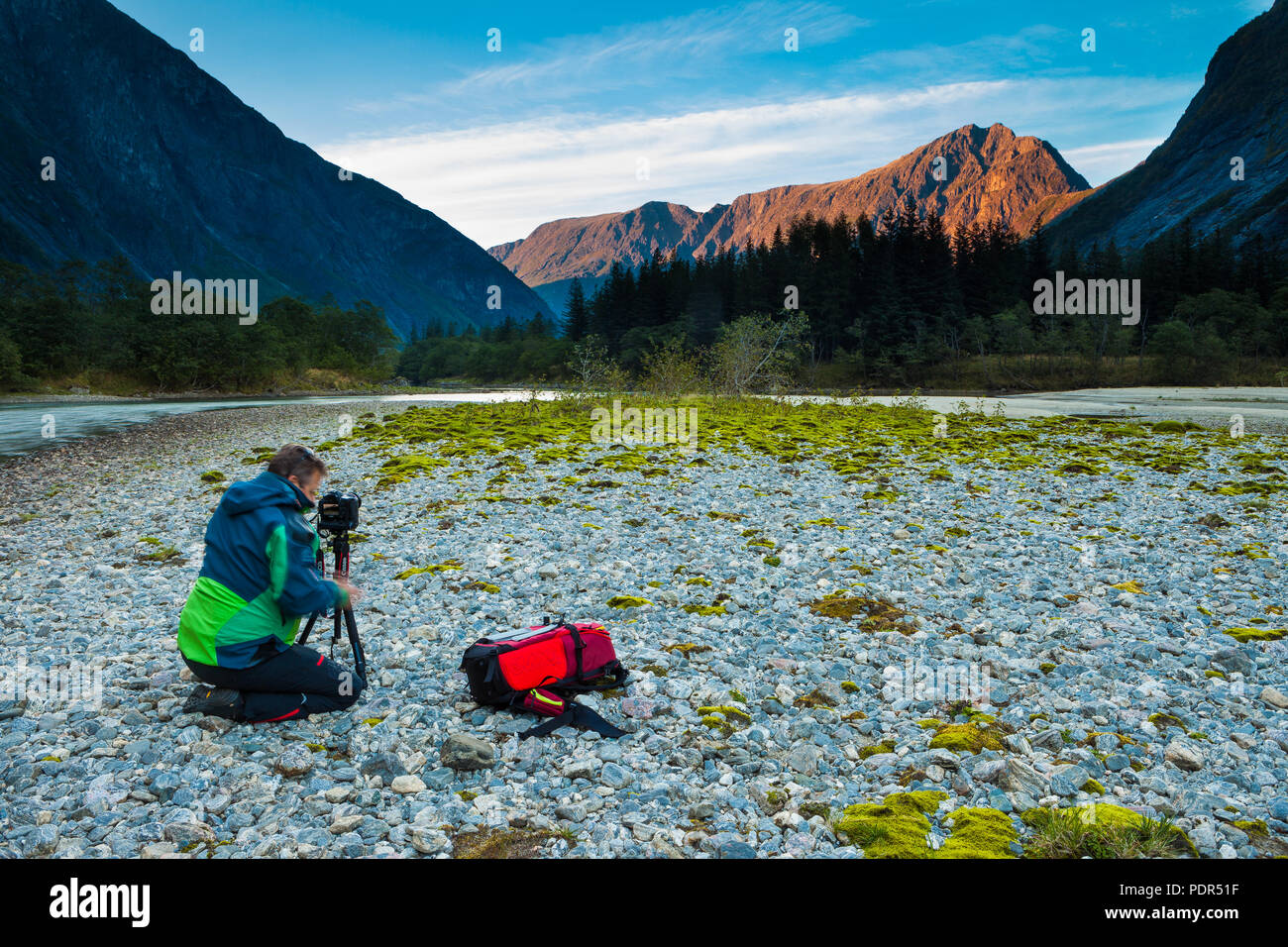 Outdoor Fotograf Aufnahmen im Tal Romsdalen, Møre og Romsdal, Norwegen. Stockfoto