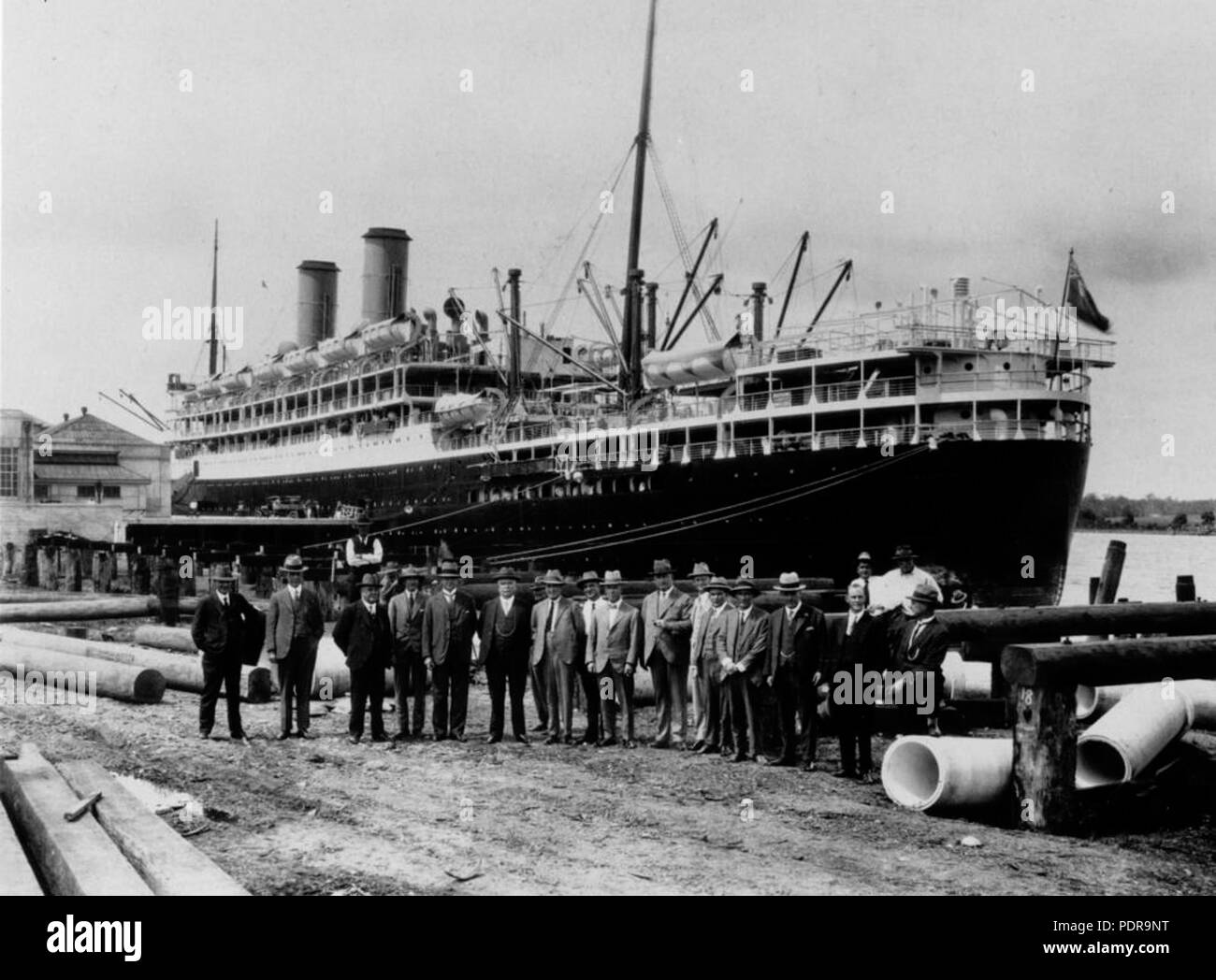 93 StateLibQld 1 81499 Steamship, Orford angedockt an Brett's Wharf, Hamilton, Brisbane, Ca. 1929 Stockfoto