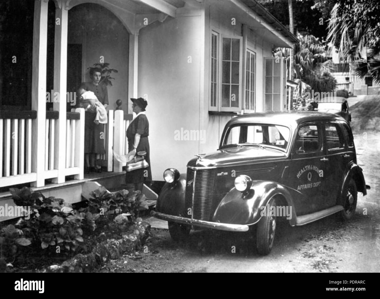 102 Queensland State Archive 1483 veranschaulicht die Aktivitäten von Mutter und Kind Tierschutz Service April 1950 Stockfoto