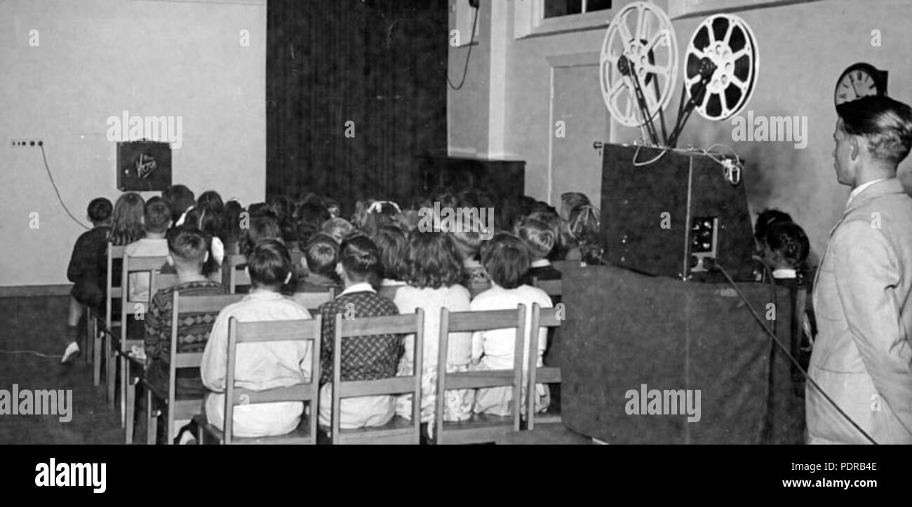 103 Queensland State Archive 1639 Kelvin Grove staatliche Schule Filmprojektion April 1951 Stockfoto