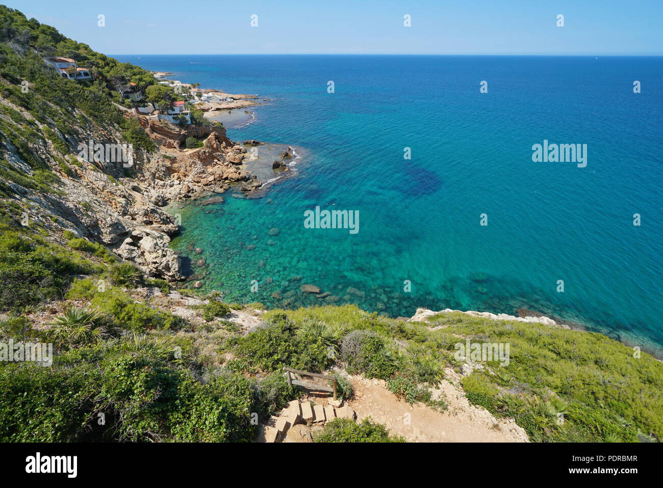 Landschaft in der Nähe von Les Rotes, Denia und Blick auf die Marine Reserve del Cabo de San Antonio, Mittelmeer, Alicante, Costa Blanca, Spanien Stockfoto