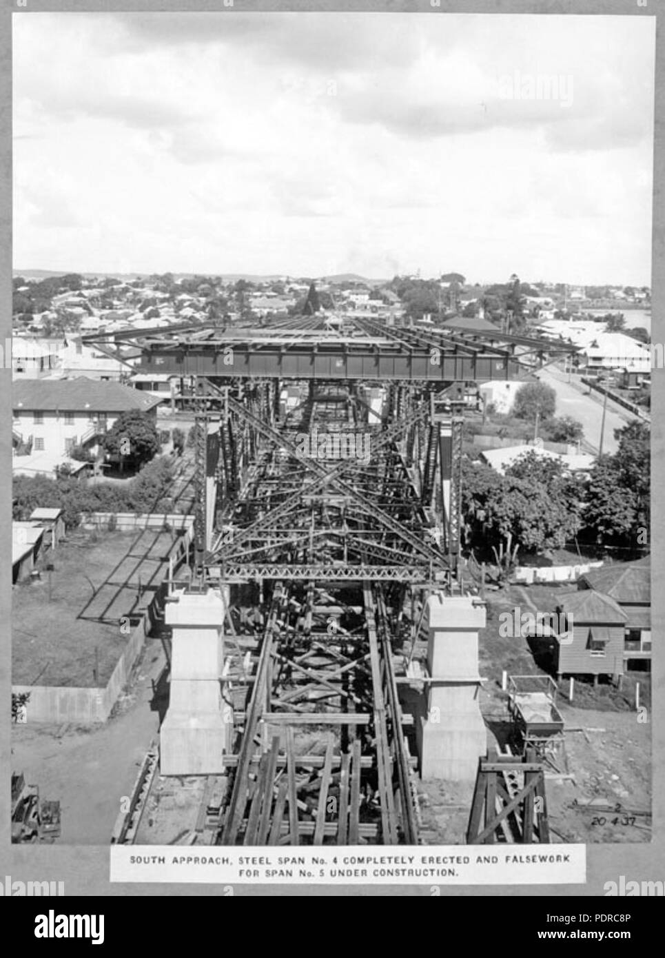 111 Queensland State Archive 3468 South Ansatz Stahl span Nr. 4 komplett errichtet und Lehrgerüst für Span Nr. 5 im Bau Brisbane 20. April 1937 Stockfoto