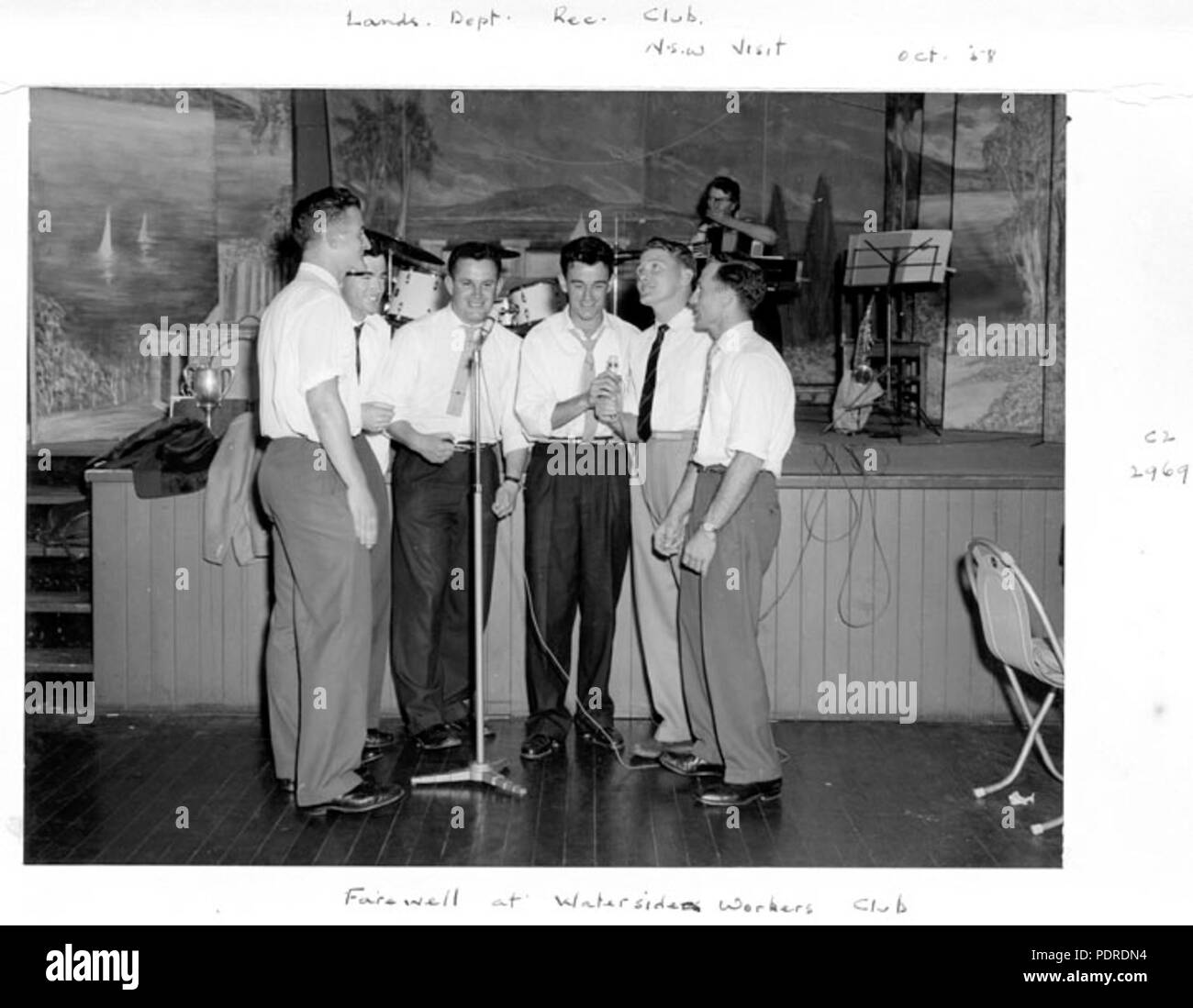 120 Queensland State Archive 6290 Abschied im Waterside Arbeiter Club c 1958 Stockfoto