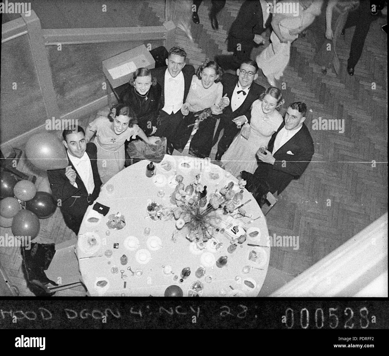 132 10812 SLNSW katholische Qualitätssicherung Kugel an David Jones neun Debütantinnen Stockfoto