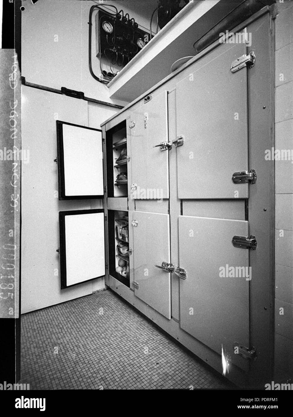 132 SLNSW 11315 Die neue Mayfair Hotel in Kings Cross kühlschrank Zimmer Stockfoto