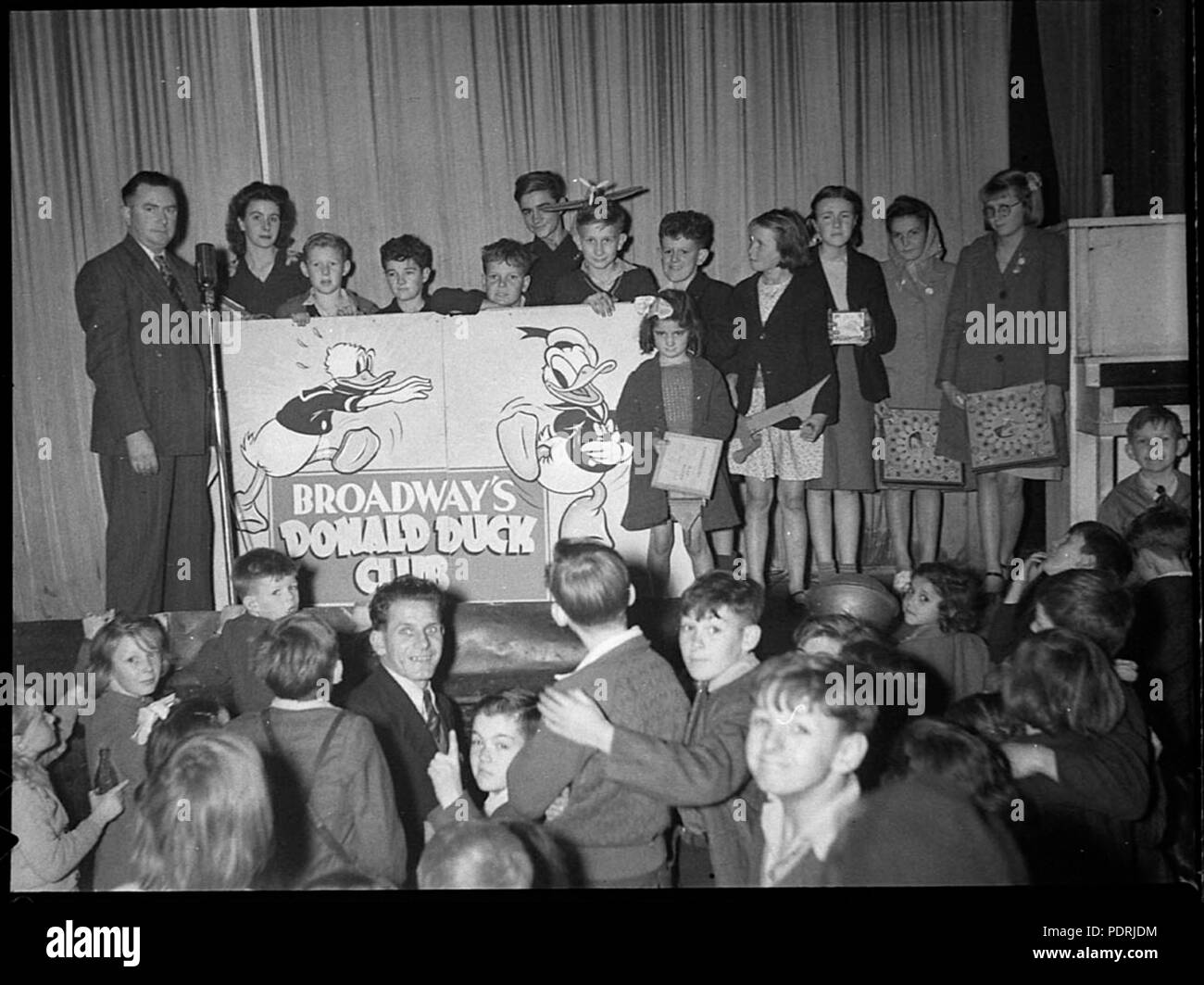 146 SLNSW 26227 Broadway Theater Donald Duck Club für Acme Theater genommen Stockfoto