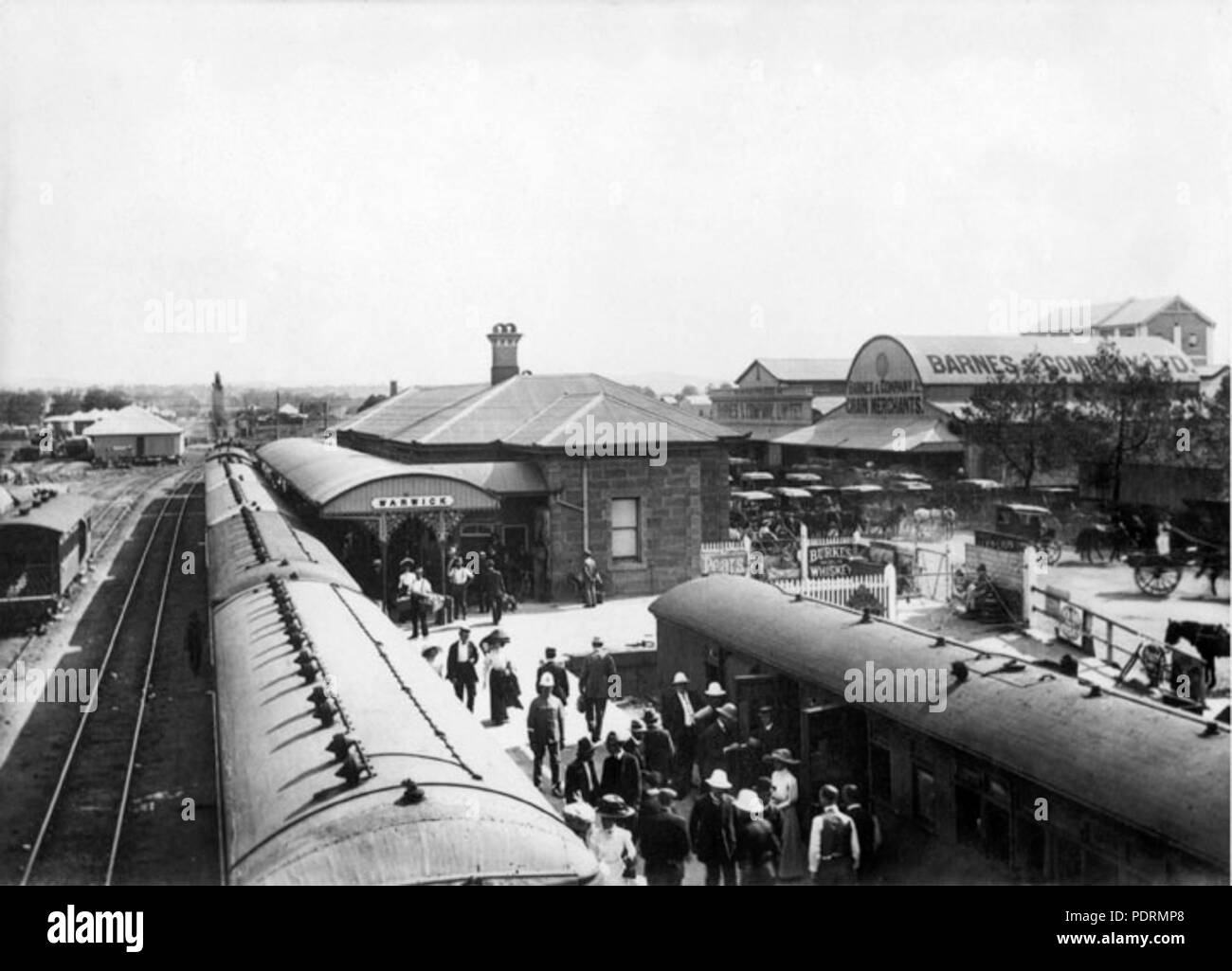 109 Queensland State Archive 3078 Passagiere auf dem Bahnsteig an der Warwick Bahnhof c 1905 Stockfoto