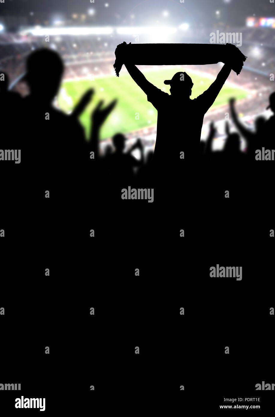 Fußball-Fans oder Fußball Menge Hintergrund. Silhouette Menschen im Stadion ansehen Spiel und übereinstimmen. Schwarz template Design für Event. Stockfoto