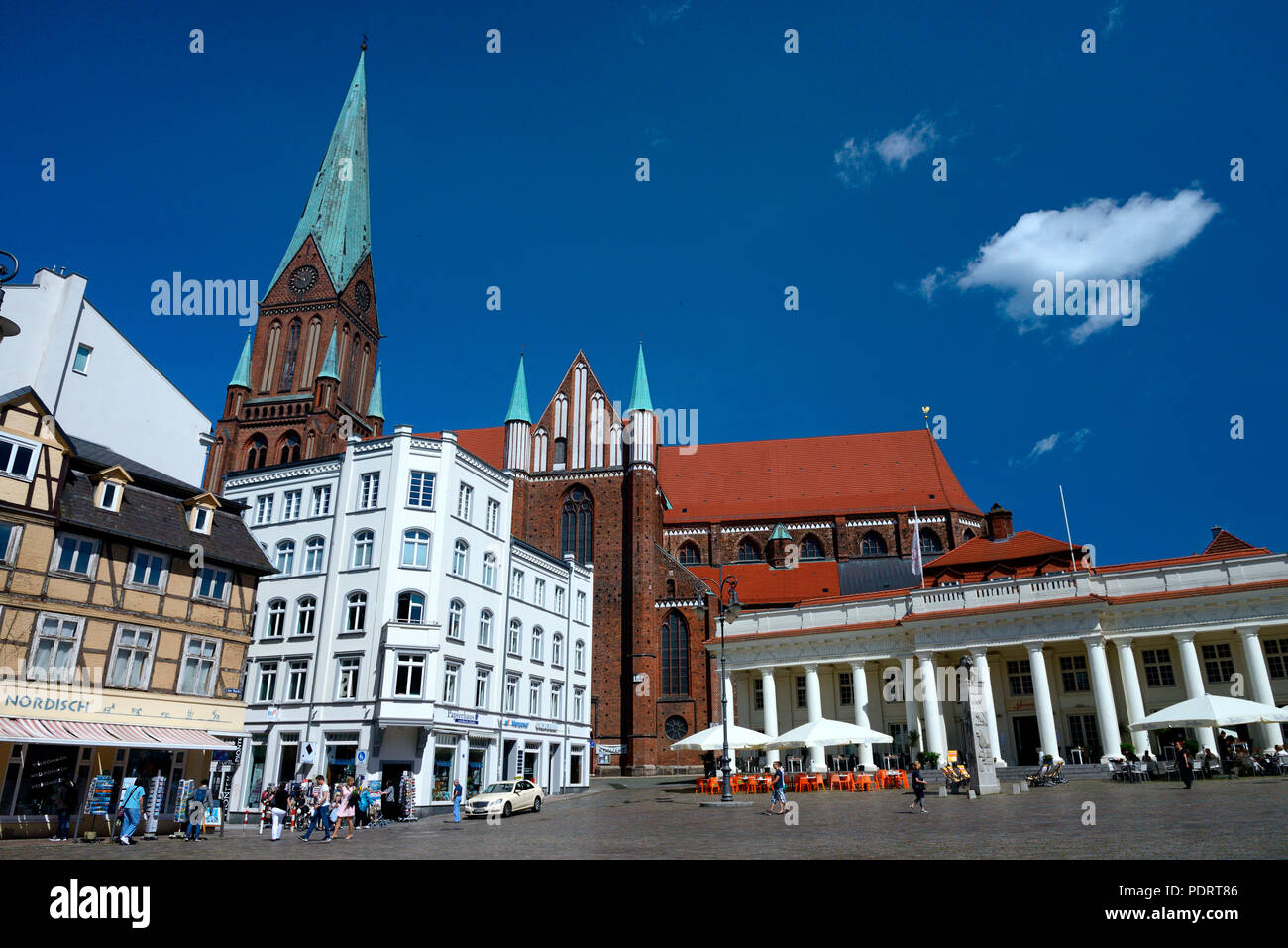 Schwerin, Schweriner Dom mit Marktplatz, Mecklenburg-Vorpommern, Deutschland, Europa Stockfoto