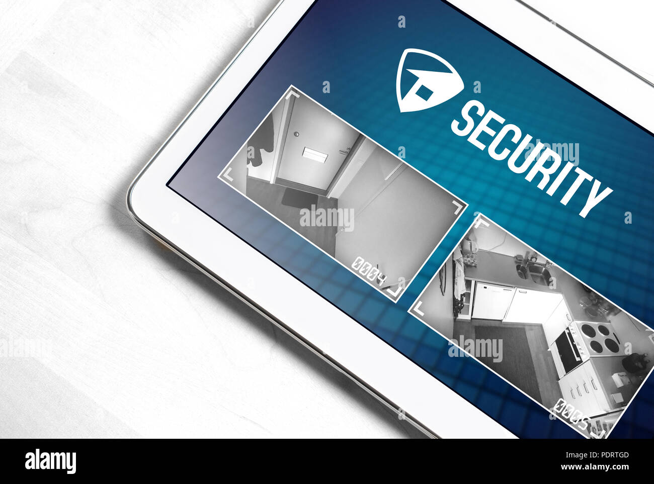 Home Security System und Anwendung in der Tablette. Schutz- und Überwachungszonen Kamera live Footage in einem Haus oder Apartment. Smart cctv und Sicherheit app Stockfoto