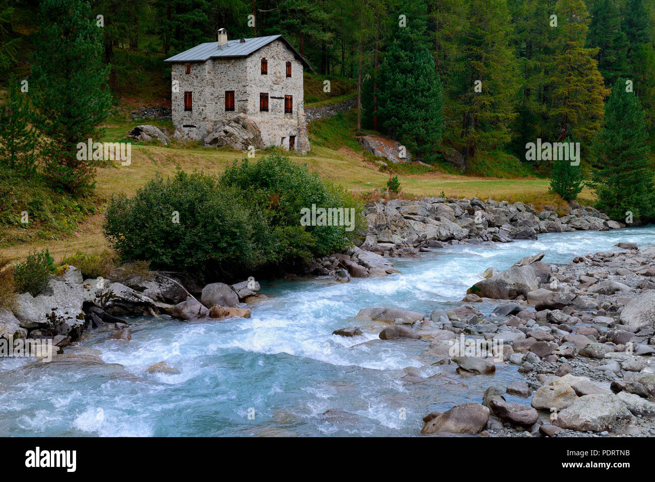Val Roseg mit Fluss Ova da Roseg, Pontresina, Engadin, Kanton Graubünden, Schweiz, Europa Stockfoto