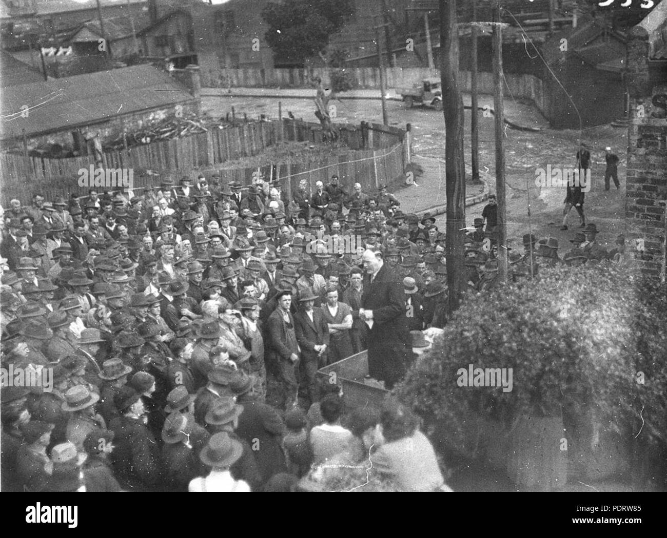 160 42365 SLNSW Großkundgebung hört eine Wahl Rede von Jack Lang Stockfoto
