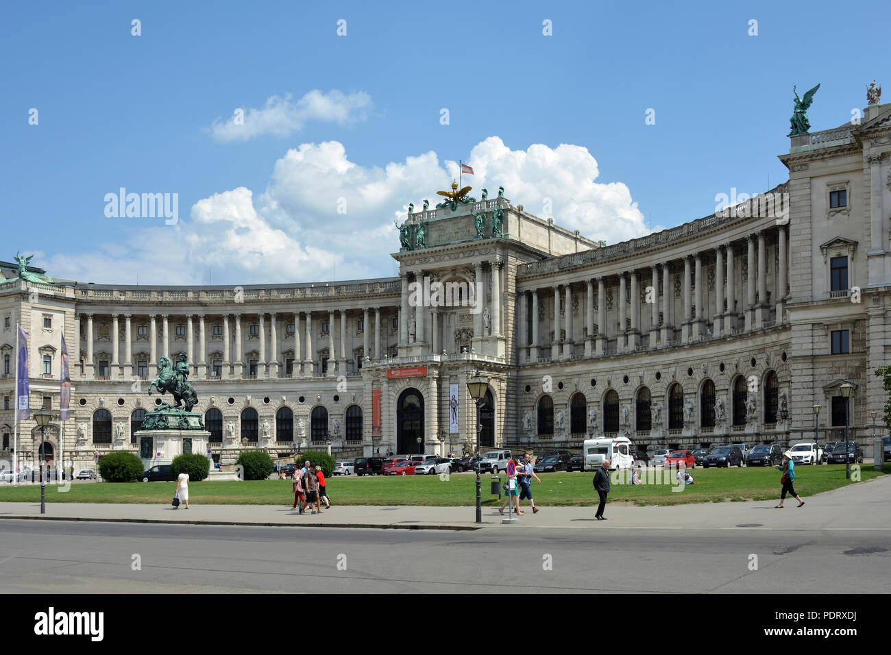 Blick vom Heldenplatz in der Wiener Hofburg mit dem Amtssitz des österreichischen Bundespräsidenten und Sitz Stockfoto