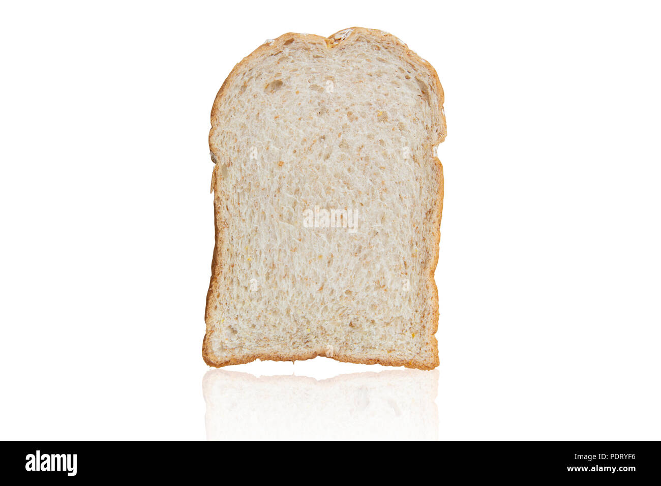 Vollkorn Weizen Brot auf Weiß mit Freistellungspfad isoliert Stockfoto