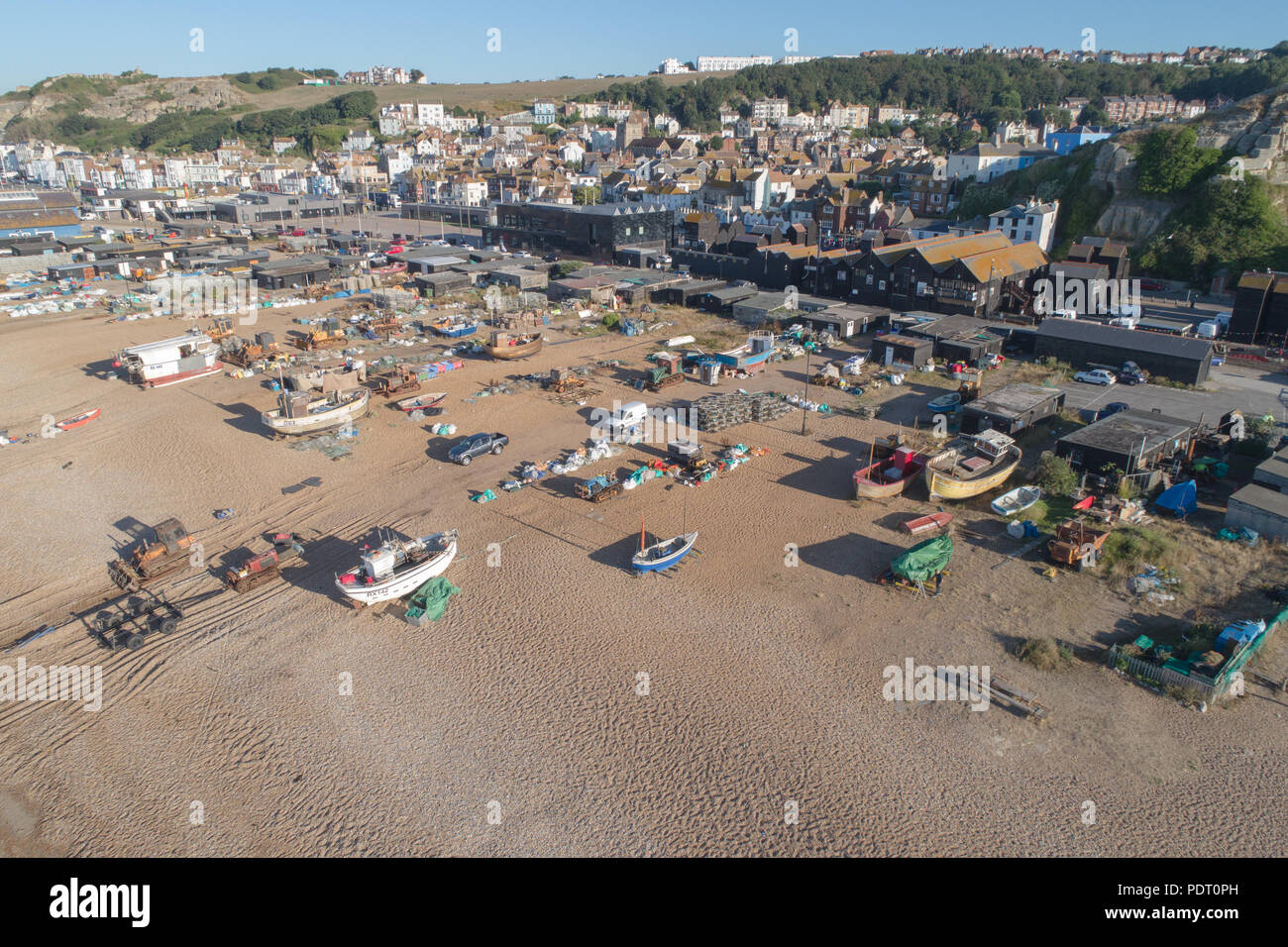 Fischerboote am Strand von Stade oder Altstadt von Hastings an der Küste von East Sussex Stockfoto