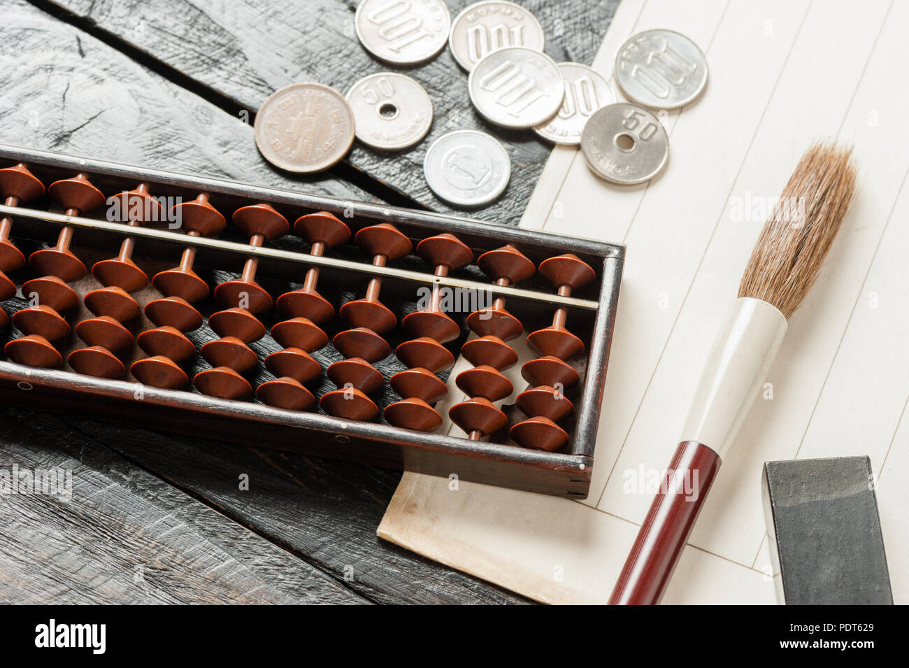 Im japanischen Stil aus Bambus abacus auf dem Schreibtisch Stockfoto