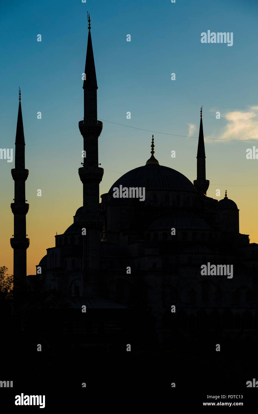 Silhouette der Blauen Moschee, Istanbul, Türkei Stockfoto