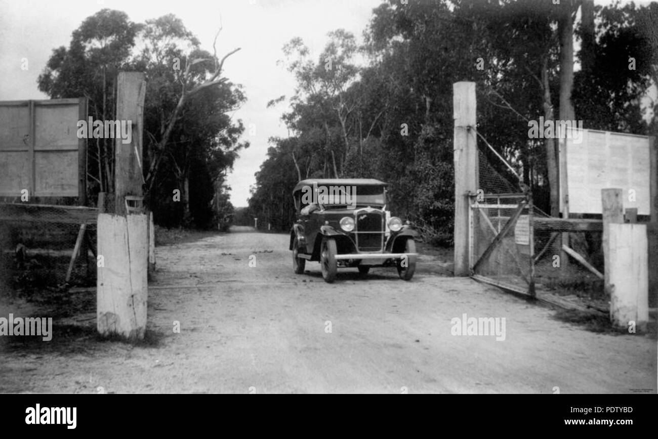 218 StateLibQld 1 132376 Fahrt durch Kaninchen Tor, Stanthorpe, 1934 Stockfoto