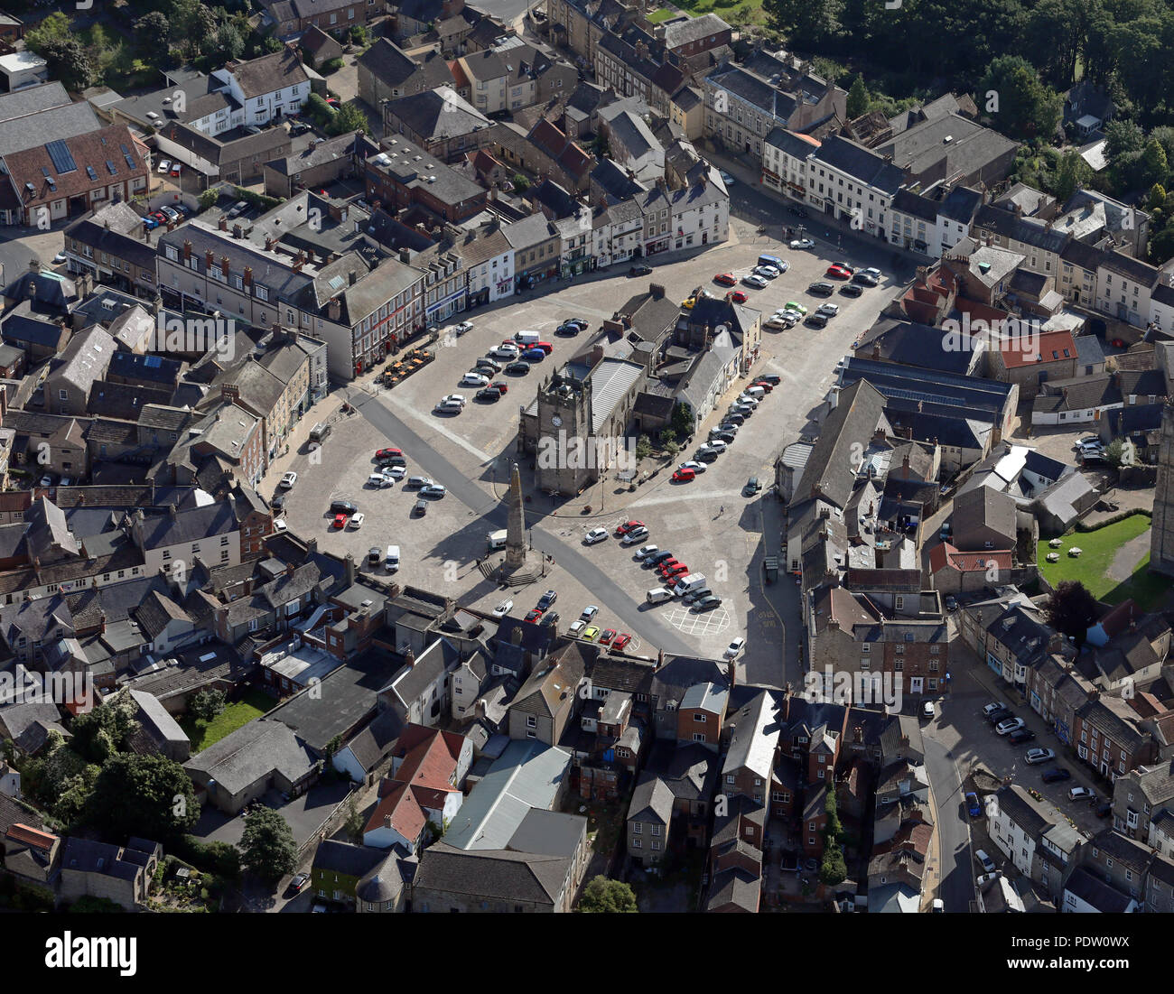 Luftbild des Stadtzentrum von Richmond, Marktplatz und Schloss, North Yorkshire, Großbritannien Stockfoto