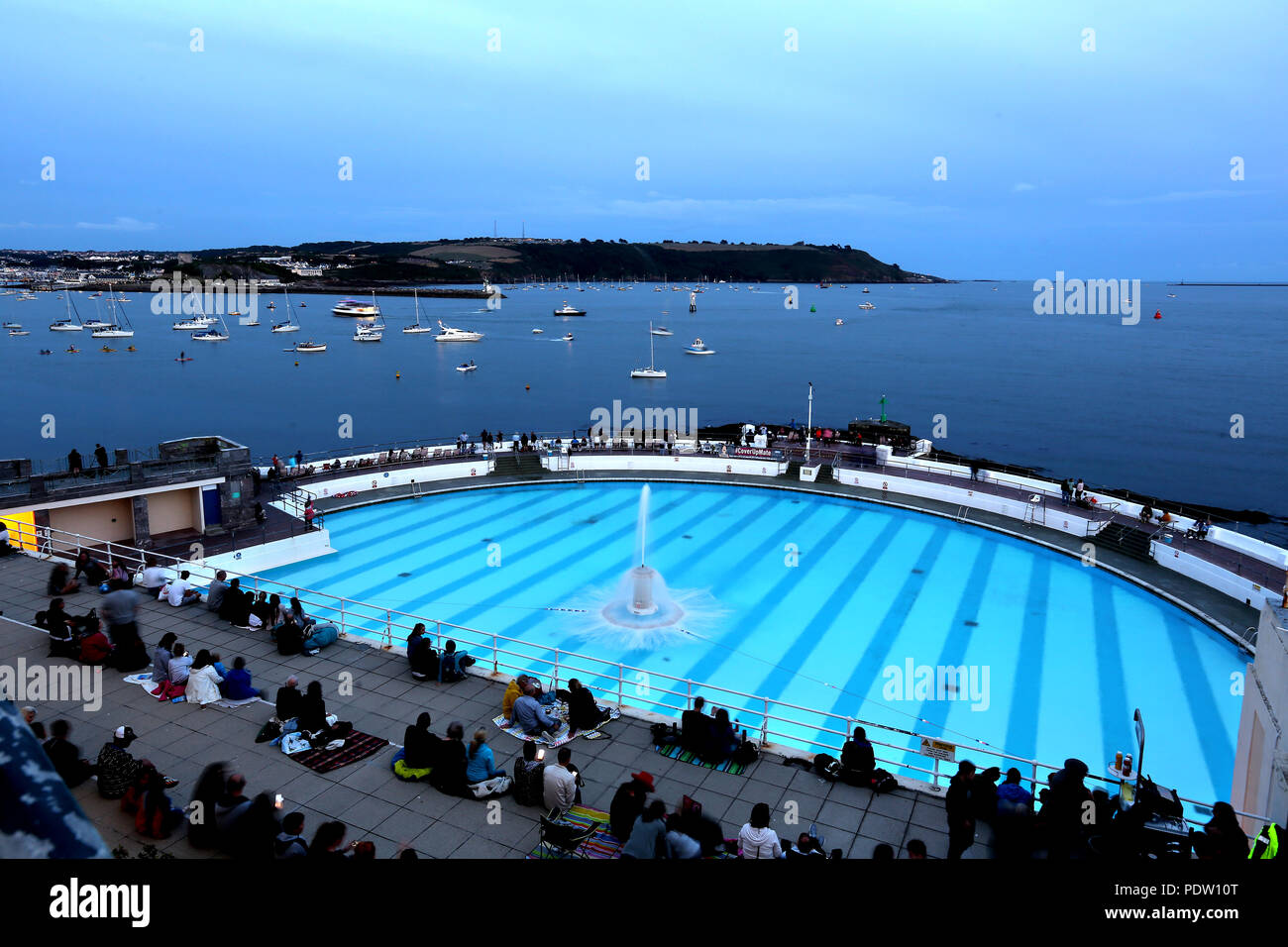 Tinside Lido am Plymouth Hoe's Bild in der Dämmerung. Stockfoto