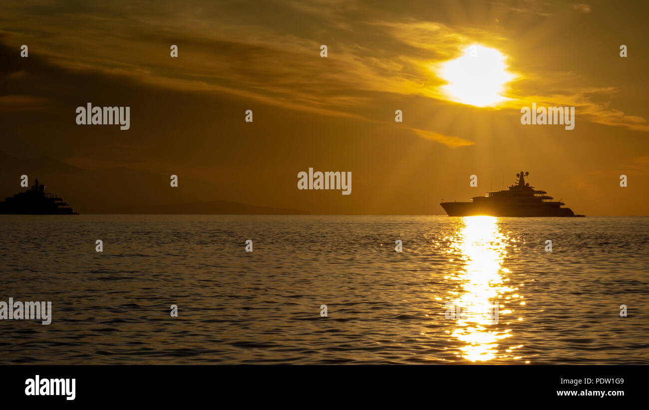 Sonnenaufgang über Yachten Stockfoto