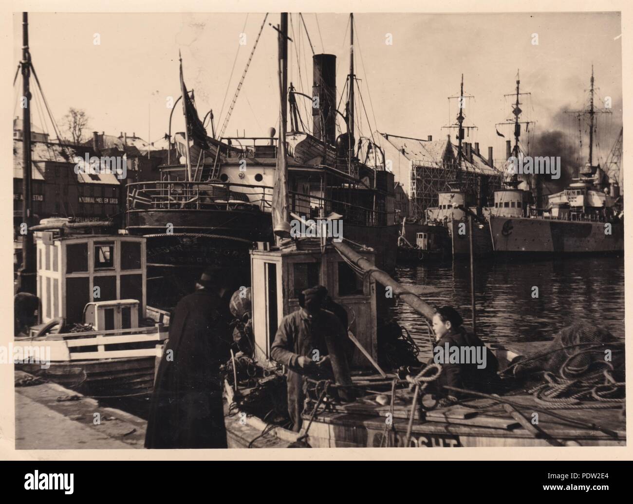 Bild aus dem Fotoalbum von Oberfeldwebel Karl gendner von 1. Staffel, Kampfgeschwader 40: Der Hafen von Stavanger, wie es war am 3. April 1941, unter deutscher Besatzung. Stockfoto