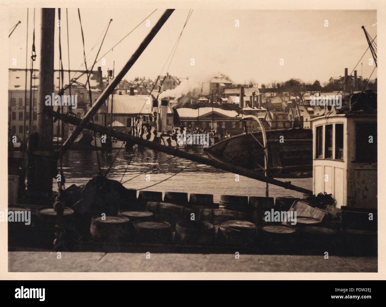 Bild aus dem Fotoalbum von Oberfeldwebel Karl gendner von 1. Staffel, Kampfgeschwader 40: Der Hafen von Stavanger, wie es war am 1. April 1941, unter deutscher Besatzung. Stockfoto